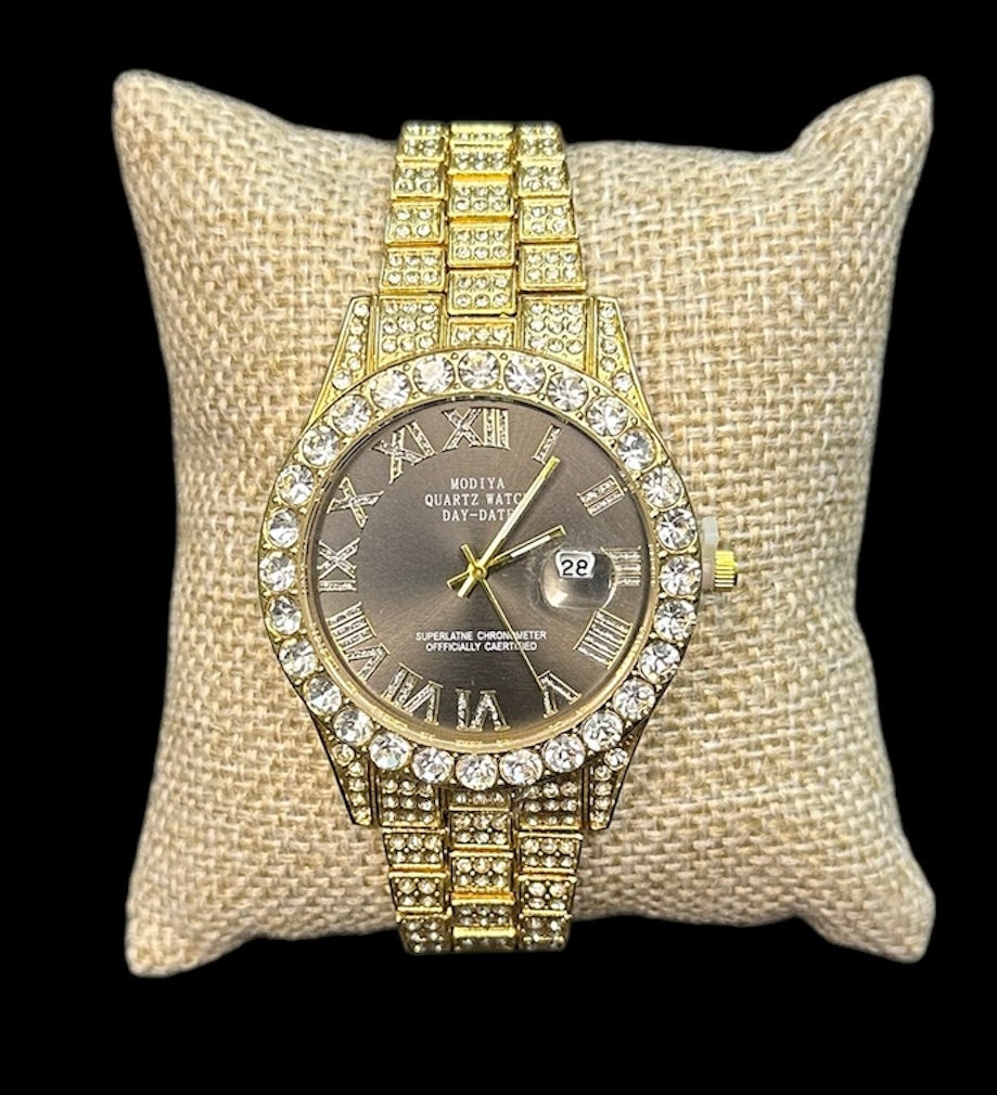 Reloj Dorado Zirconias Fondo Negro