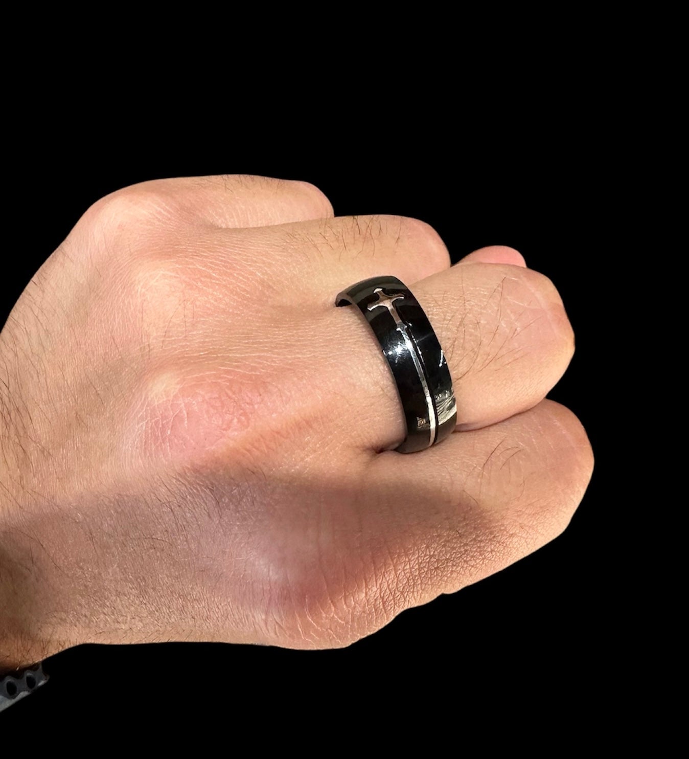Anillo Negro Redondo Cruz Plata