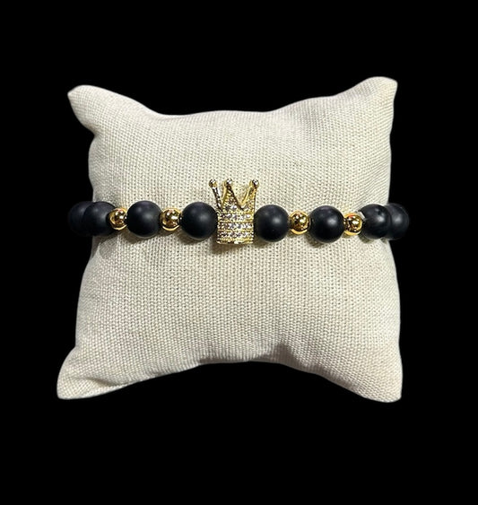 Pulsera Perlas con Corona Dorada