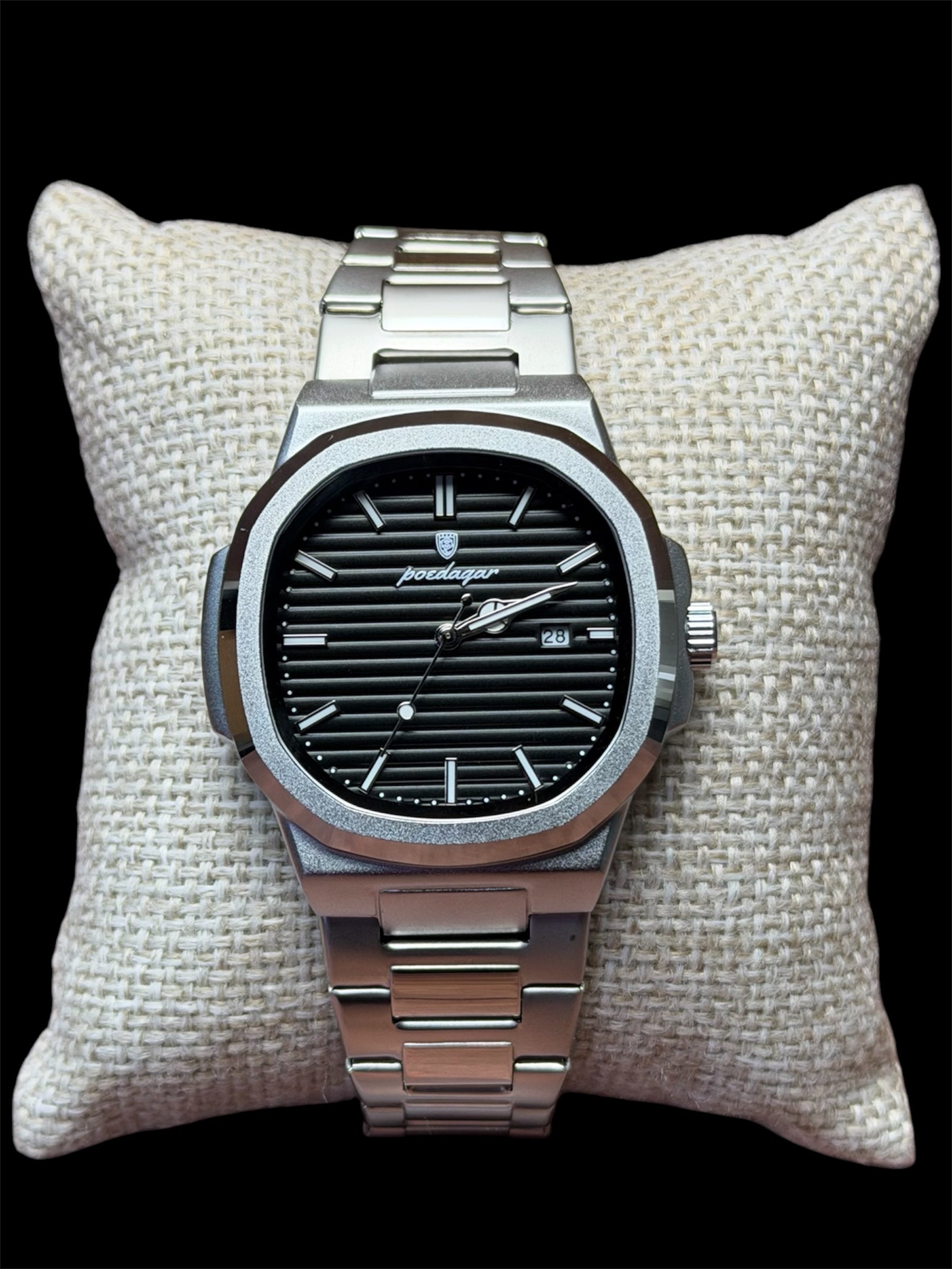 Reloj Plata Fondo Negro