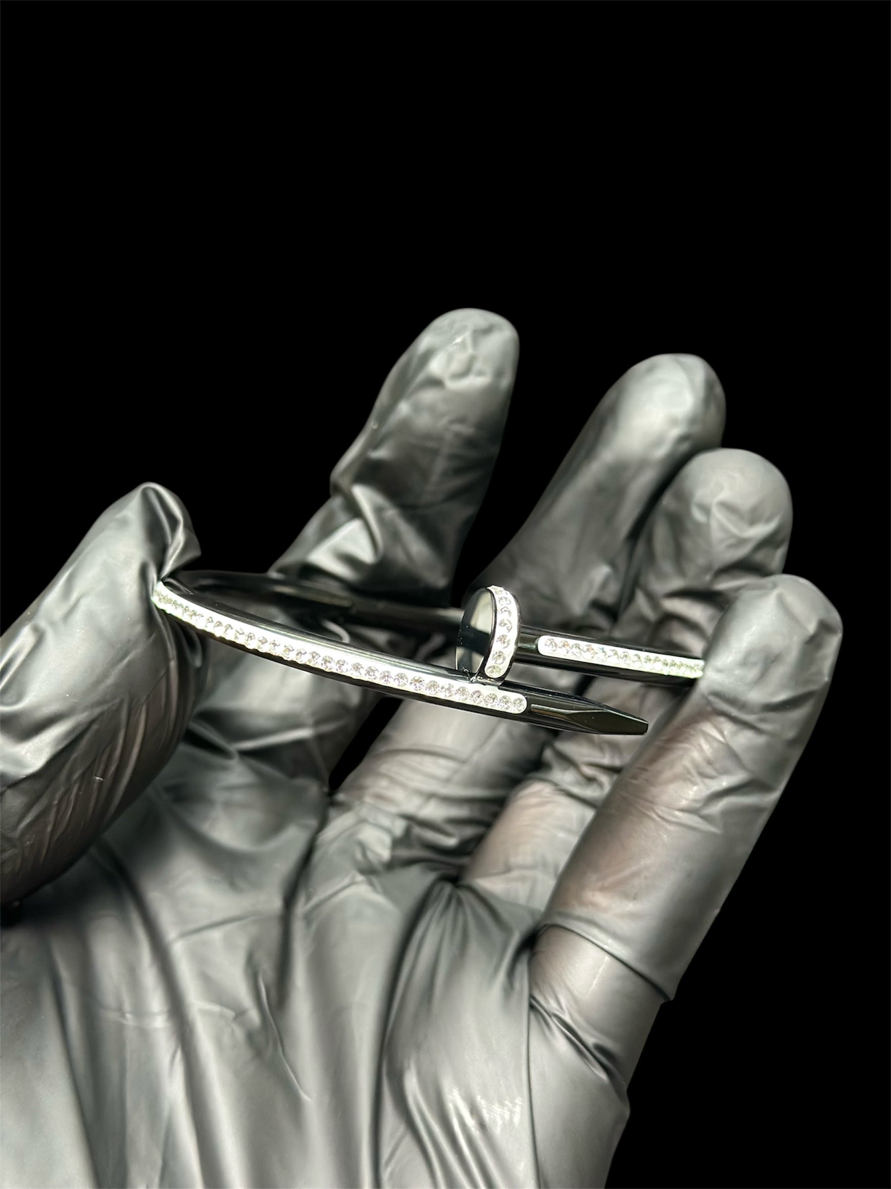 Pulsera Crtr Tornillo Negra Zirconias