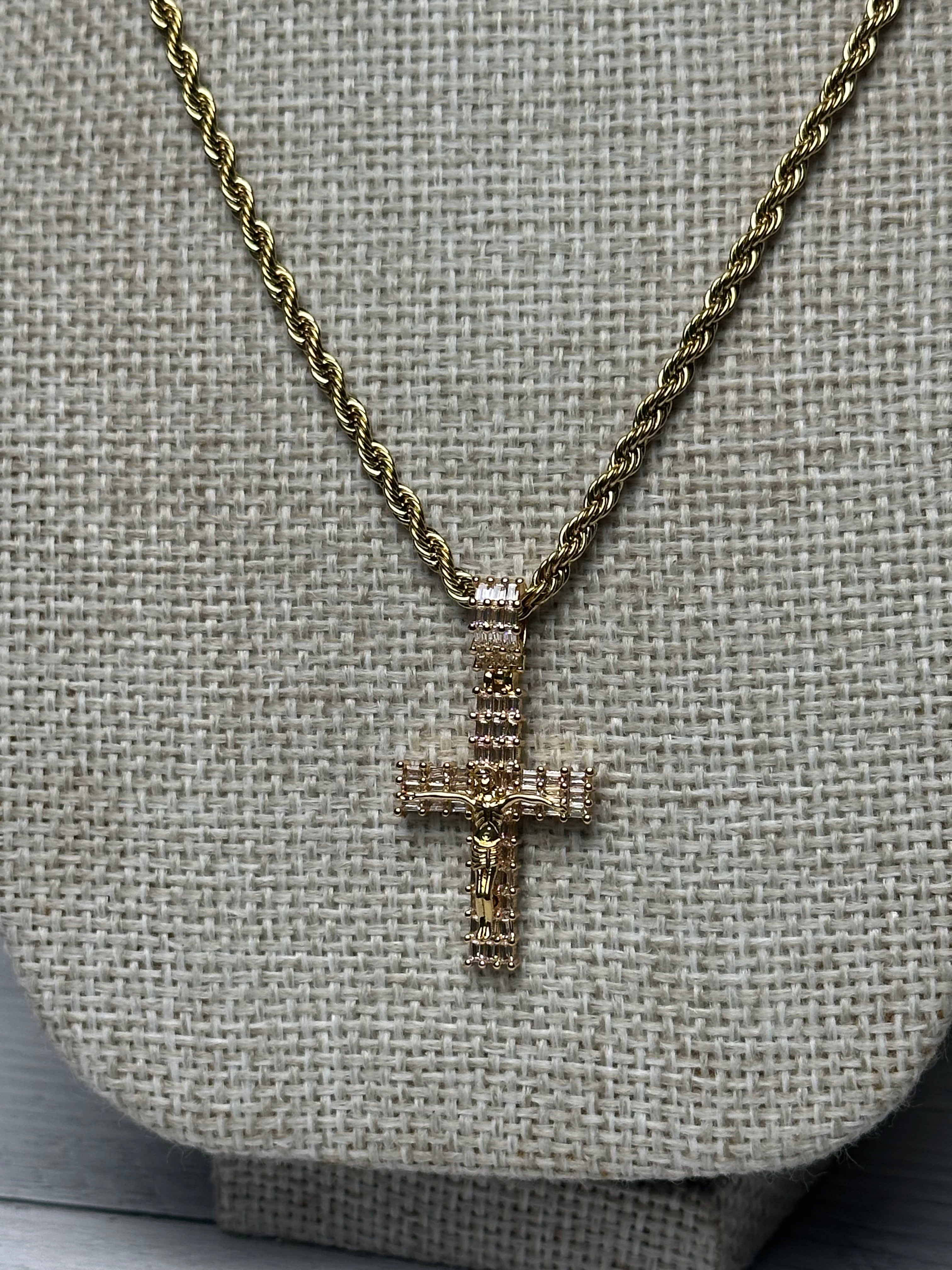 Cadena Torzal Dorada con Dije Cruz Chica