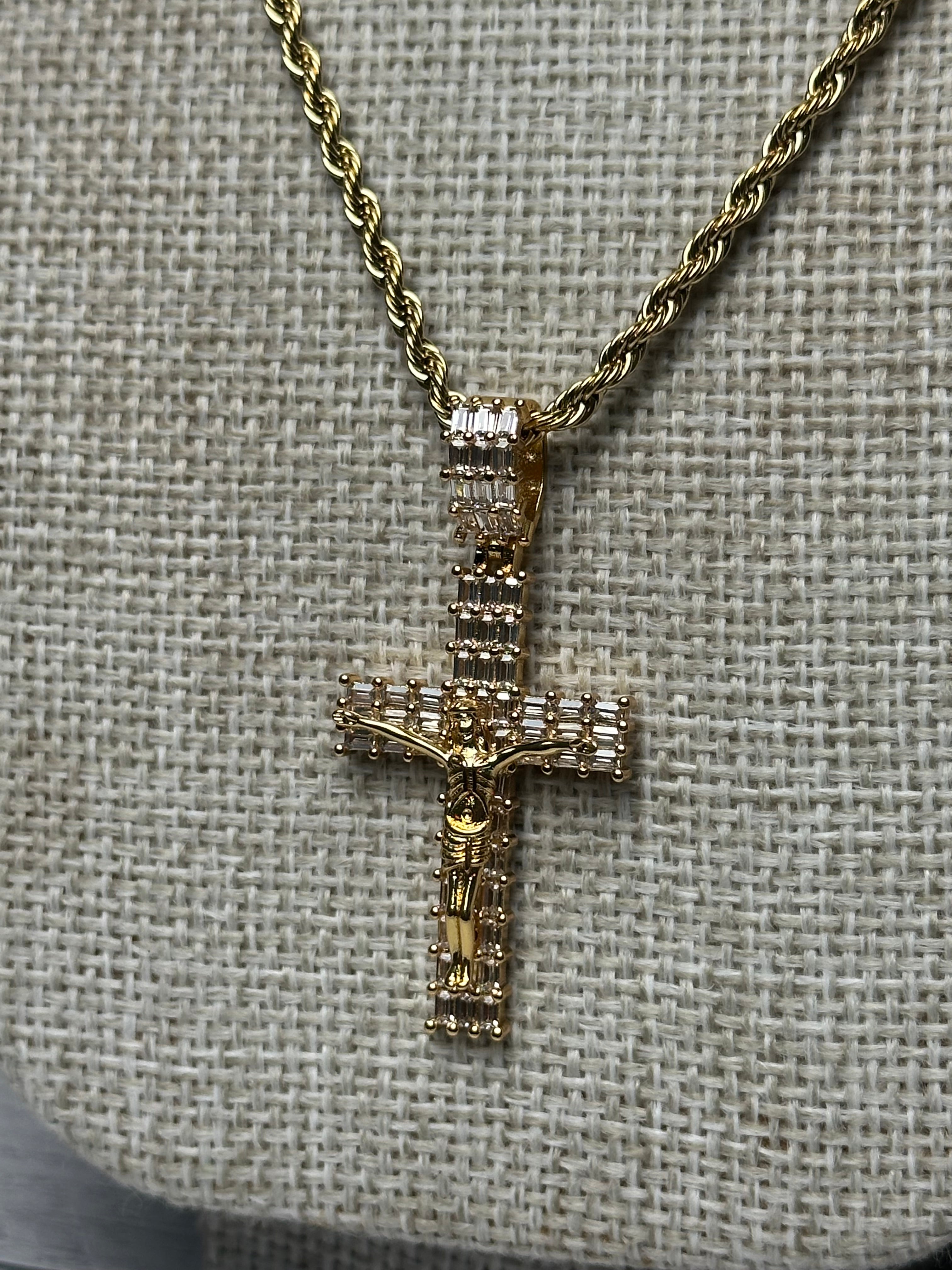 Cadena Torzal Dorada con Dije Cruz Mediana