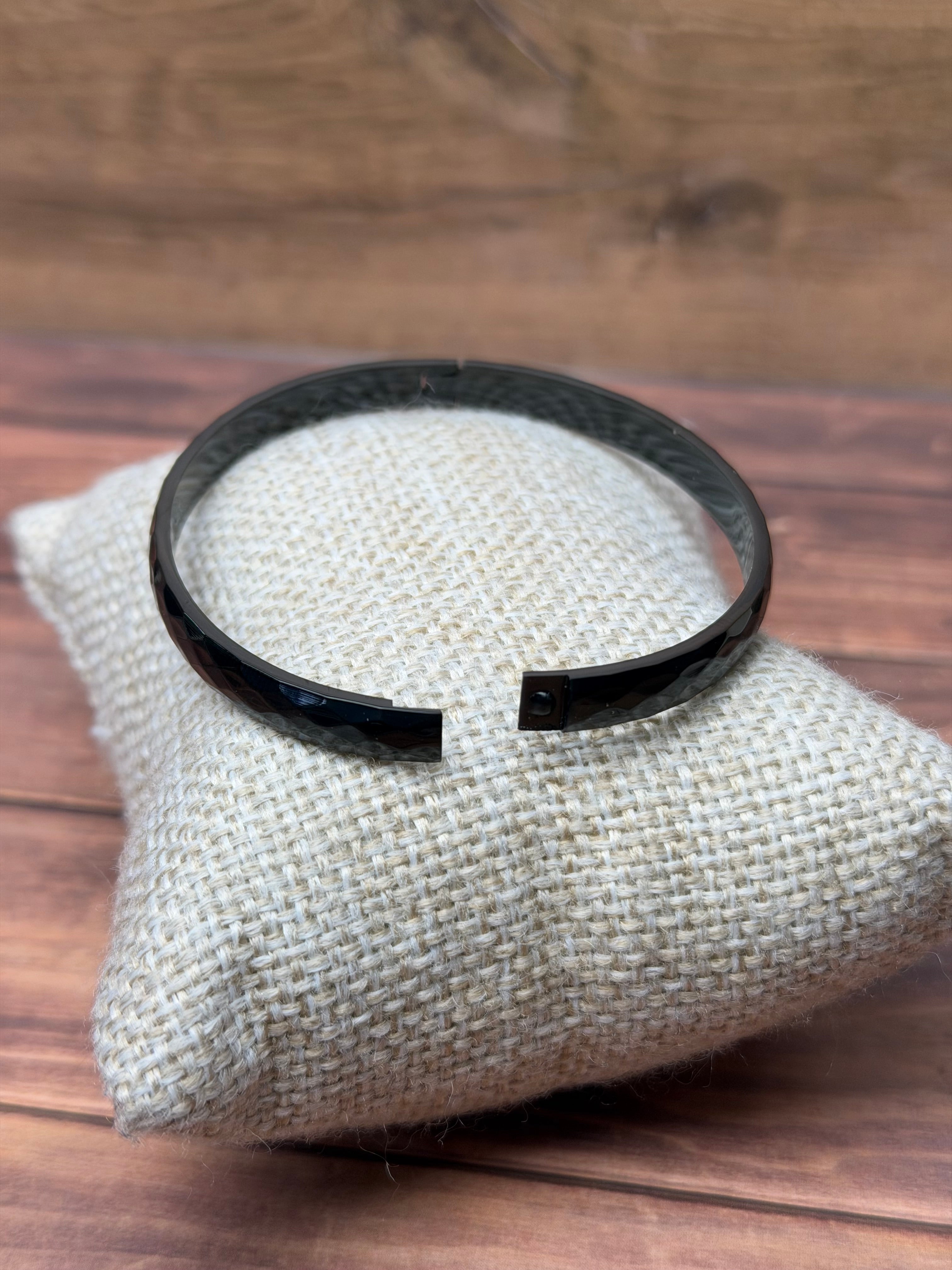 Pulsera Redonda Negra