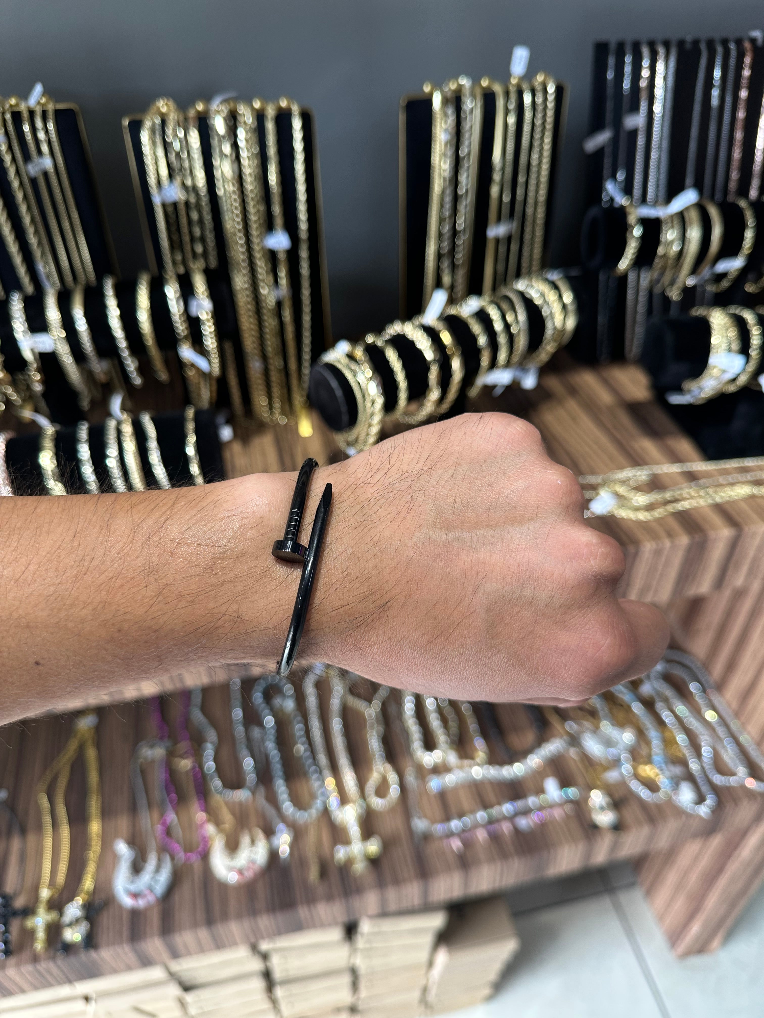 Pulsera Crtr Tornillo Negra