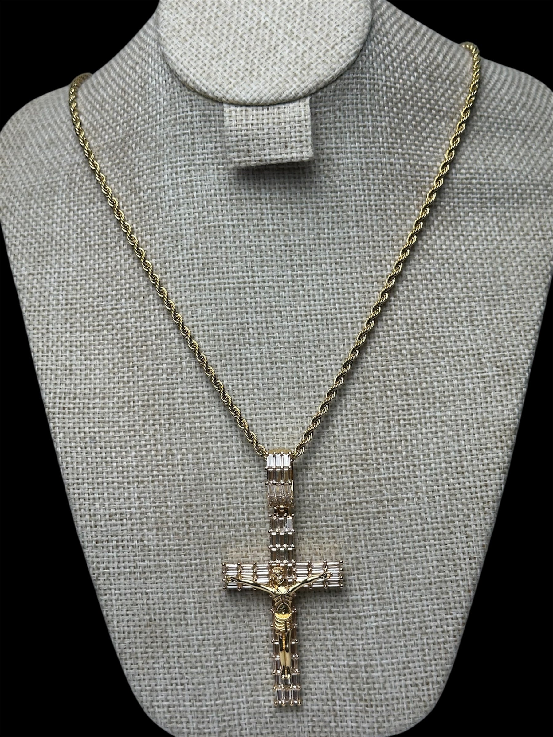 Cadena Torzal Dorada con Dije Cruz Grande