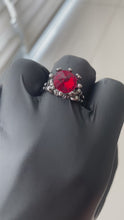 Cargar y reproducir el video en el visor de la galería, Anillo Rubí Roja Grande
