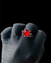 Cargar imagen en el visor de la galería, Anillo Rubí Roja Grande
