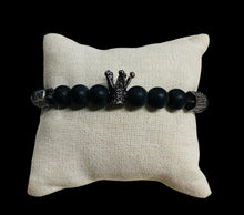 Cargar imagen en el visor de la galería, Pulsera Perlas Negras Corona
