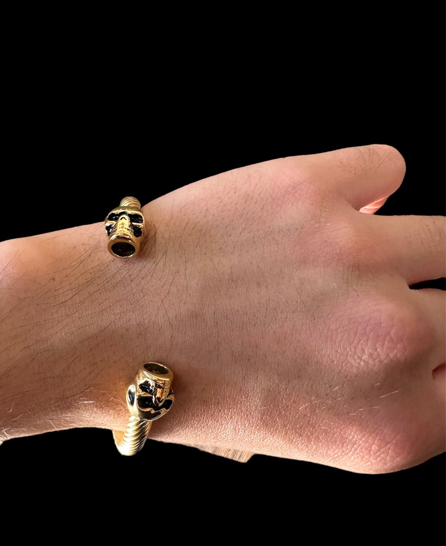 Pulsera Dorada Calavera Negra